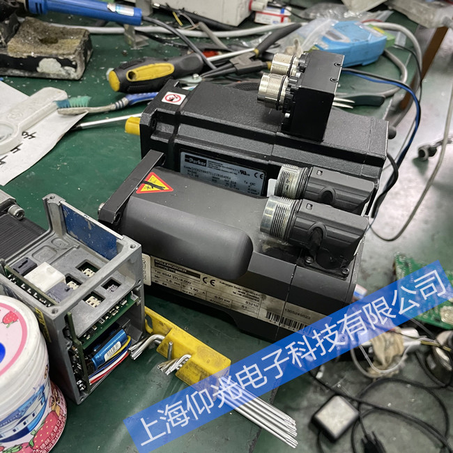 KOLLMORGEN�Ơ�Ħ���ŷ�늙C�S��AKM65K-ACC2R-00�^������